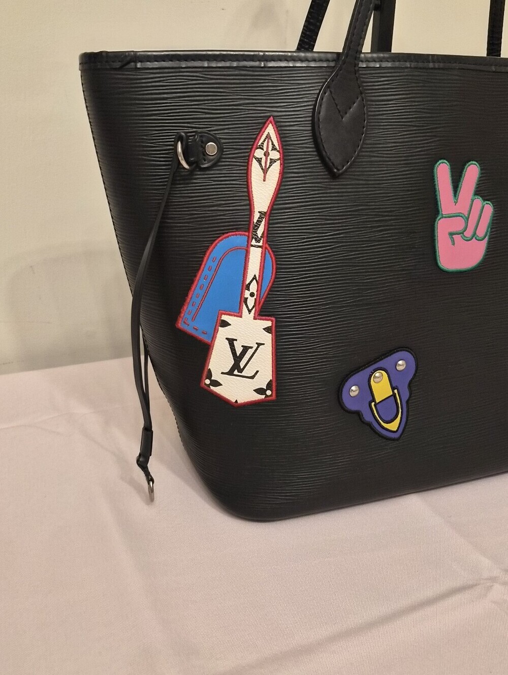 Louis Vuitton Neverfull MM Epi "Stickers" Edition | Pouch| Black | COA - Picture 10 of 16